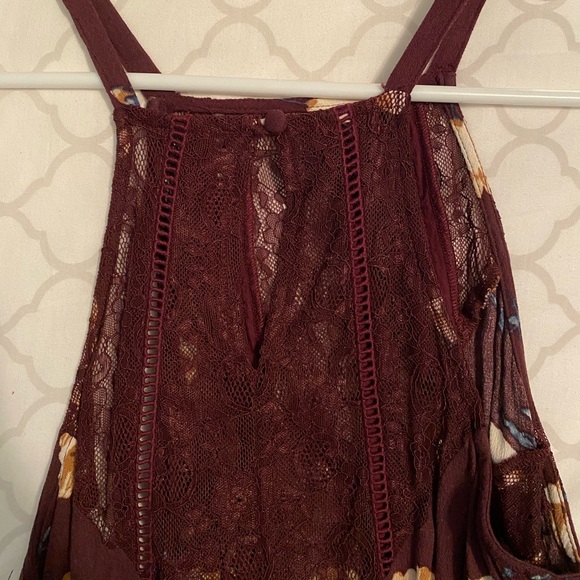 Maroon a-line dress with lace detailing - Picture 2 of 5